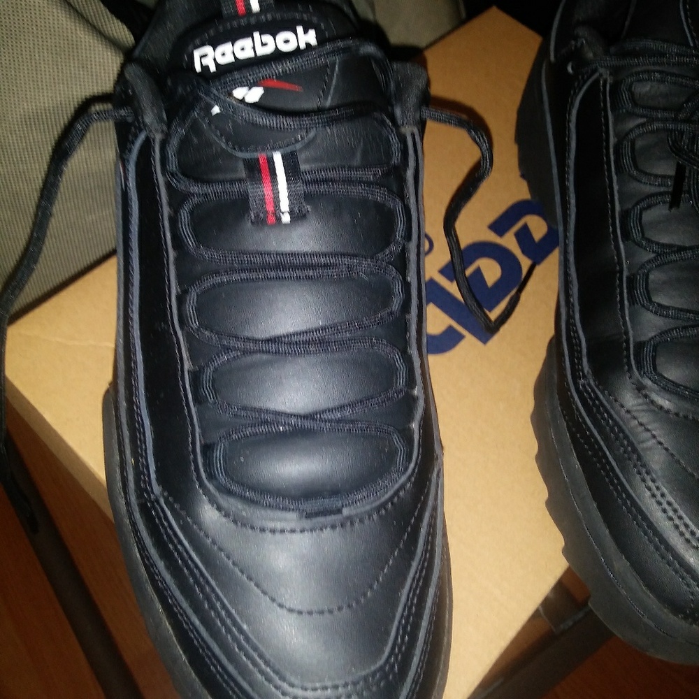 Reebok - Picture 2 of 3